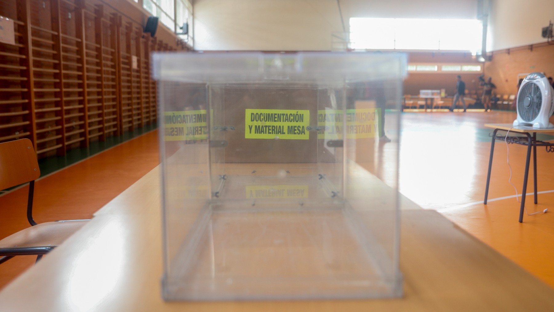 Una urna vacía antes del día de elecciones. (Europa Press)
