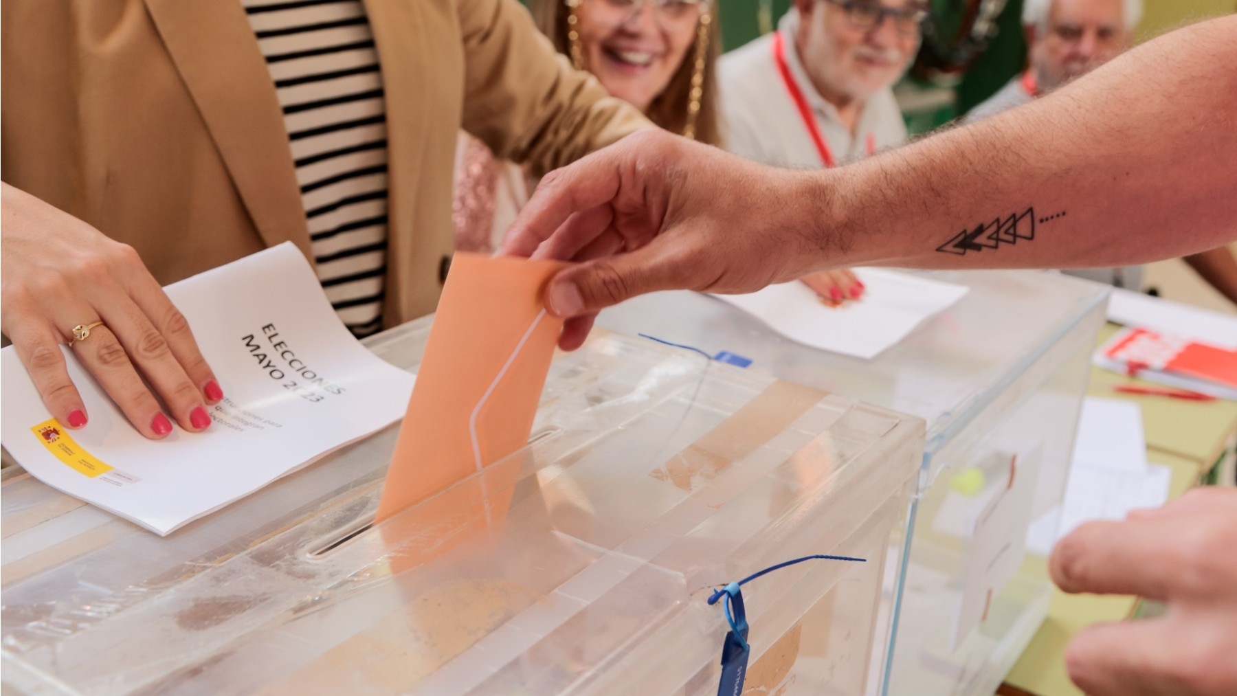 Votación en un colegio electoral.