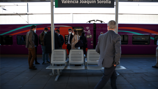 Más de 1.500 pasajeros de Renfe siguen sin solución tras la incidencia en Valencia