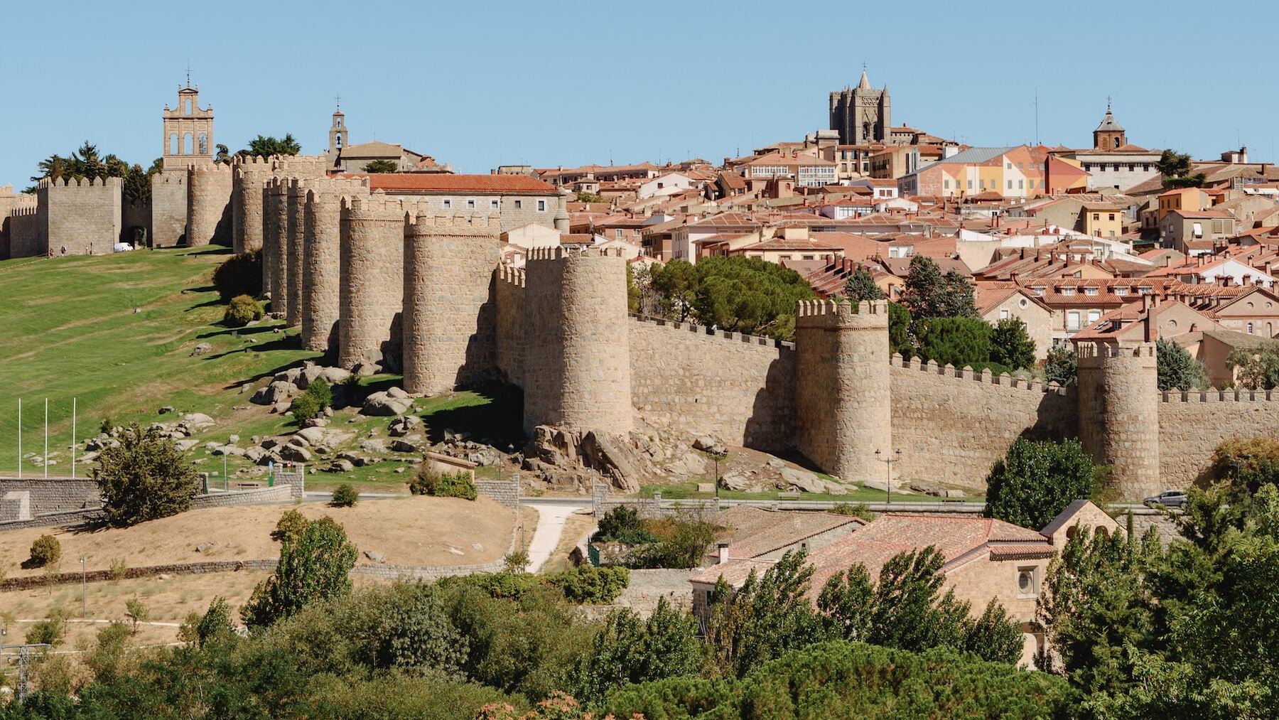 La ciudad medieval de España con la muralla mejor conservada de Europa. Se come barato y es preciosa