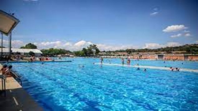 Muere ahogado un niño de 8 años en una piscina de Santa Coloma (Barcelona)
