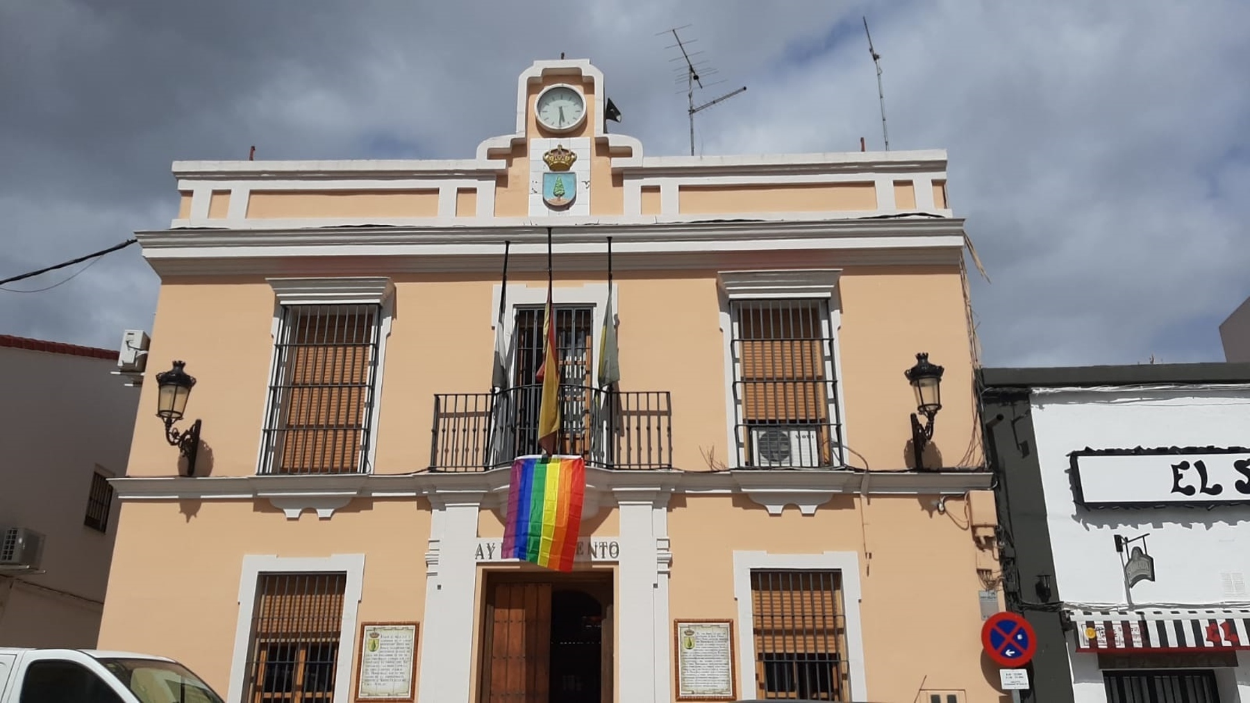 Fachada del Ayuntamiento de El Ronquillo (AYTO.).