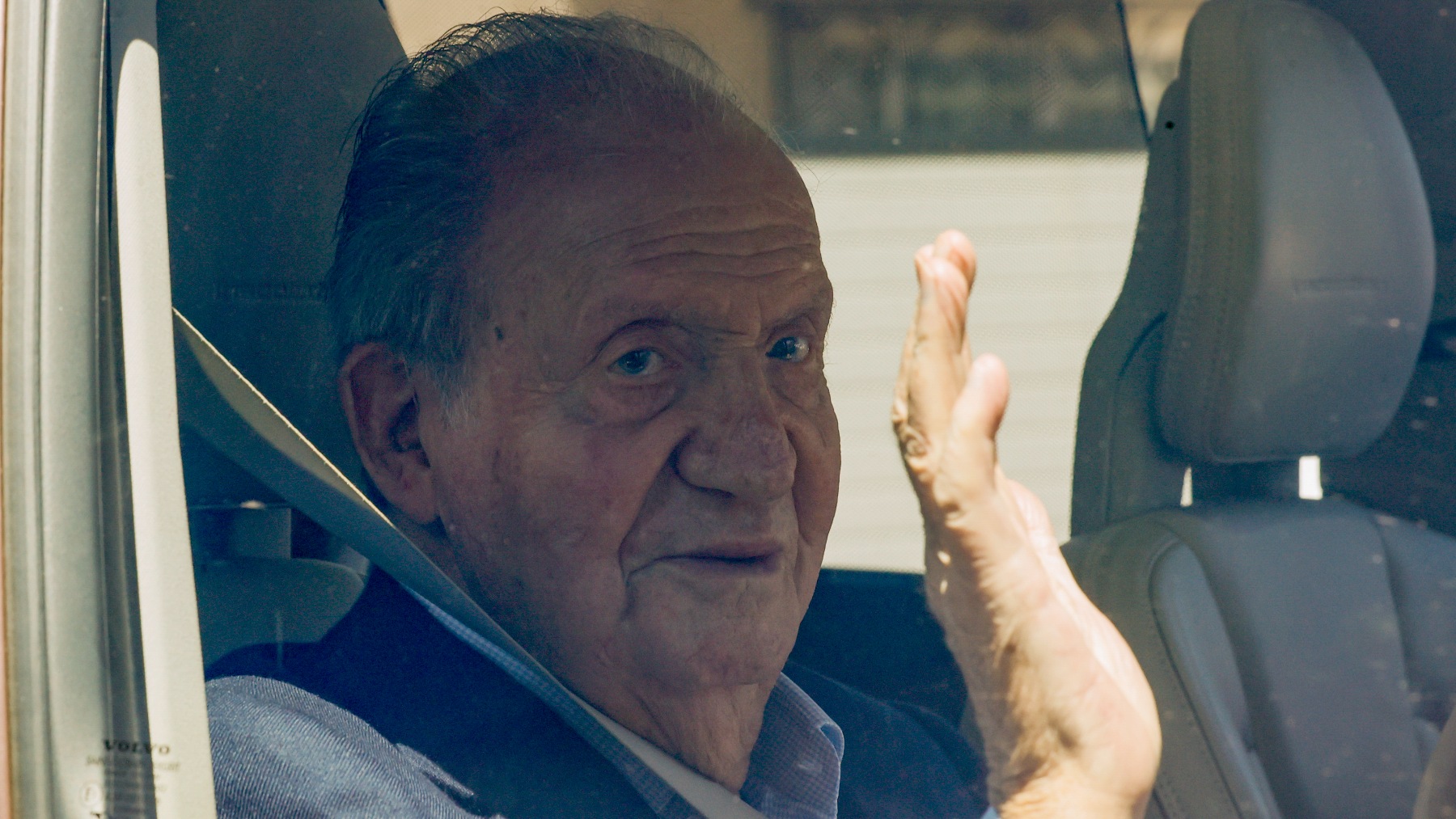 El rey Juan Carlos llega a Sangenjo. (Fuente: EFE)