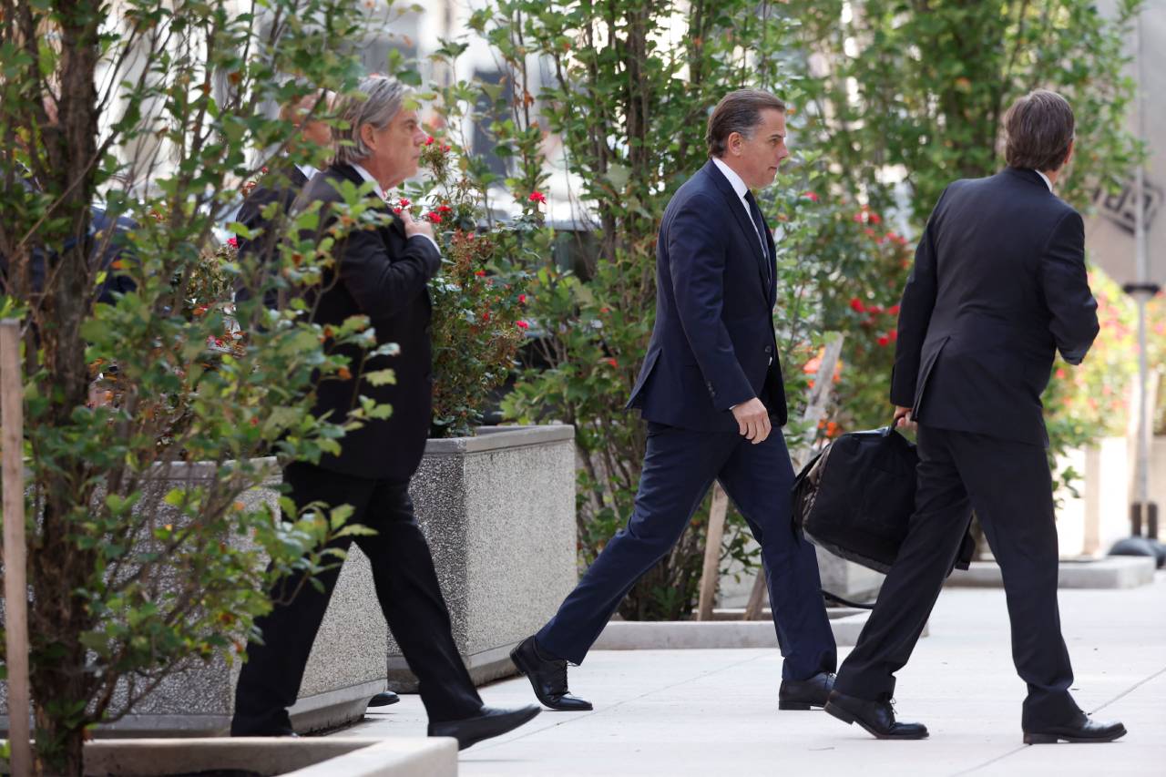 Hunter Biden, entrando ante el tribunal en compañía de su abogado