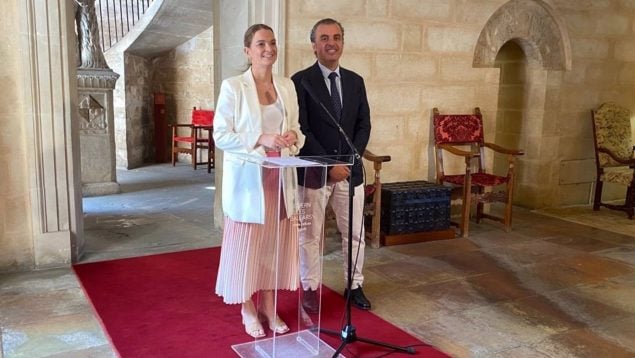 La presidenta del Govern, Marga Prohens, y el conseller de Educación, Antoni Vera.