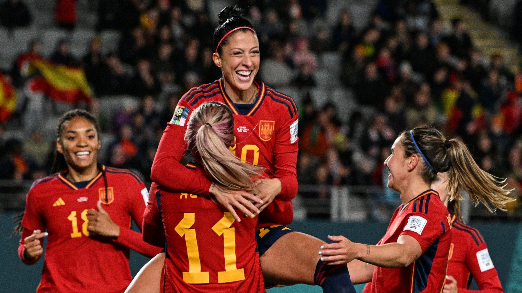 Jennifer Hermoso y Alexia Putellas celebran el gol de España. (Getty)