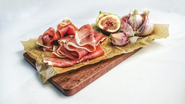 Peligroso aviso de los expertos: el bocadillo favorito de los españoles se vincula con el cáncer