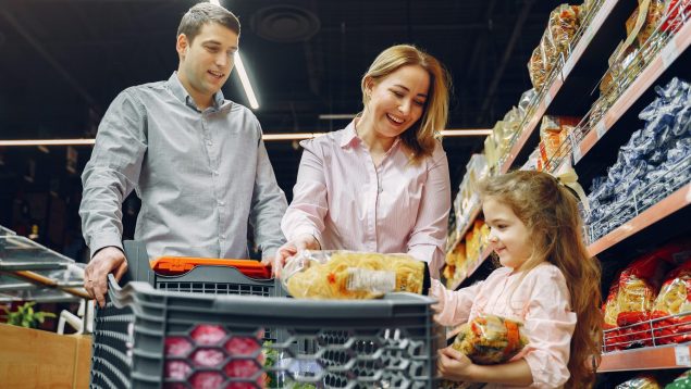 Locura absoluta en Madrid. Abre un supermercado con todo a 2 euros y la gente enloquece