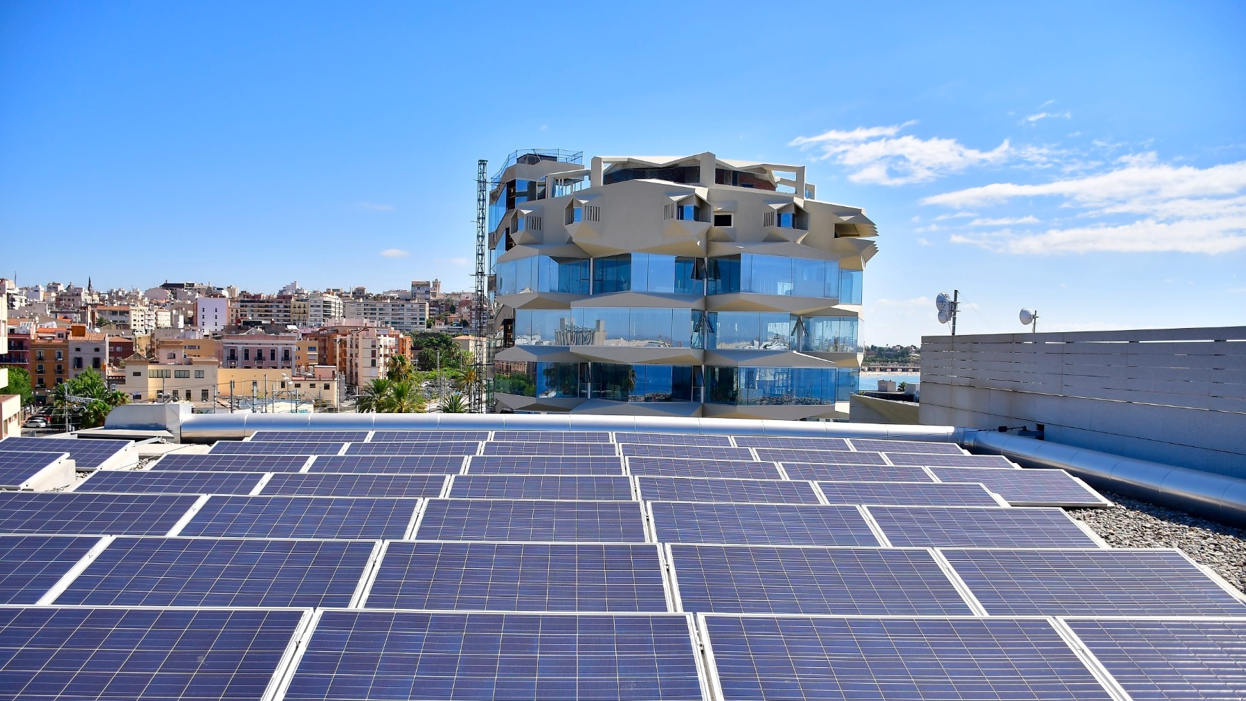 El Colegio Profesional de Administradores de Fincas de Madrid  lanza una guía para la instalación de fotovoltaica en las comunidades de propietarios