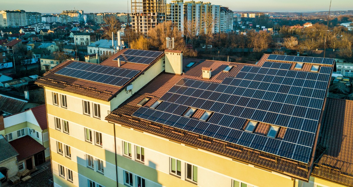Los tejados de la ciudad de Madrid tienen un potencial de 2.800 horas de sol al año