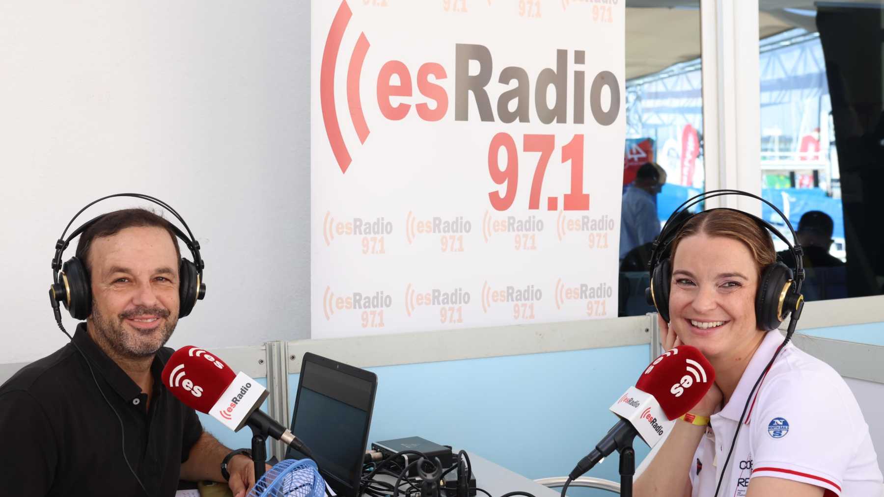 La presidenta del Govern, Marga Prohens, con el periodista Gabriel Torrens, en la entrevista concedida a esRadio97.1.
