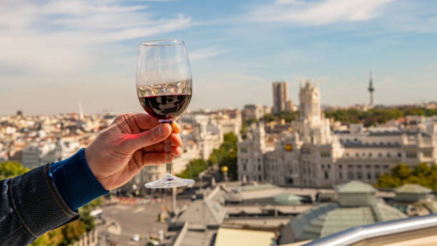 Descubre los mejores vinos madrileños para celebrar las Fiestas de la Paloma