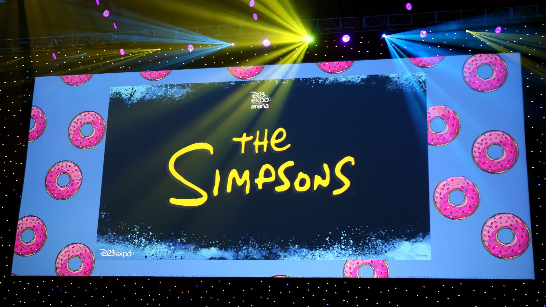 Presentación de ‘Los Simpsons’ en una pantalla gigante. (Europa Press)