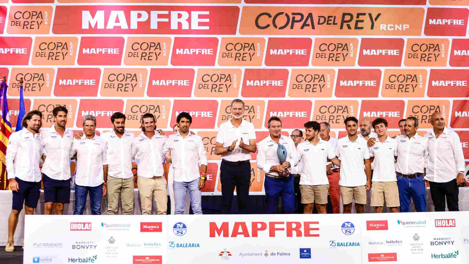 Felipe VI entrega los trofeos de la 41 Copa del Rey MAPFRE
