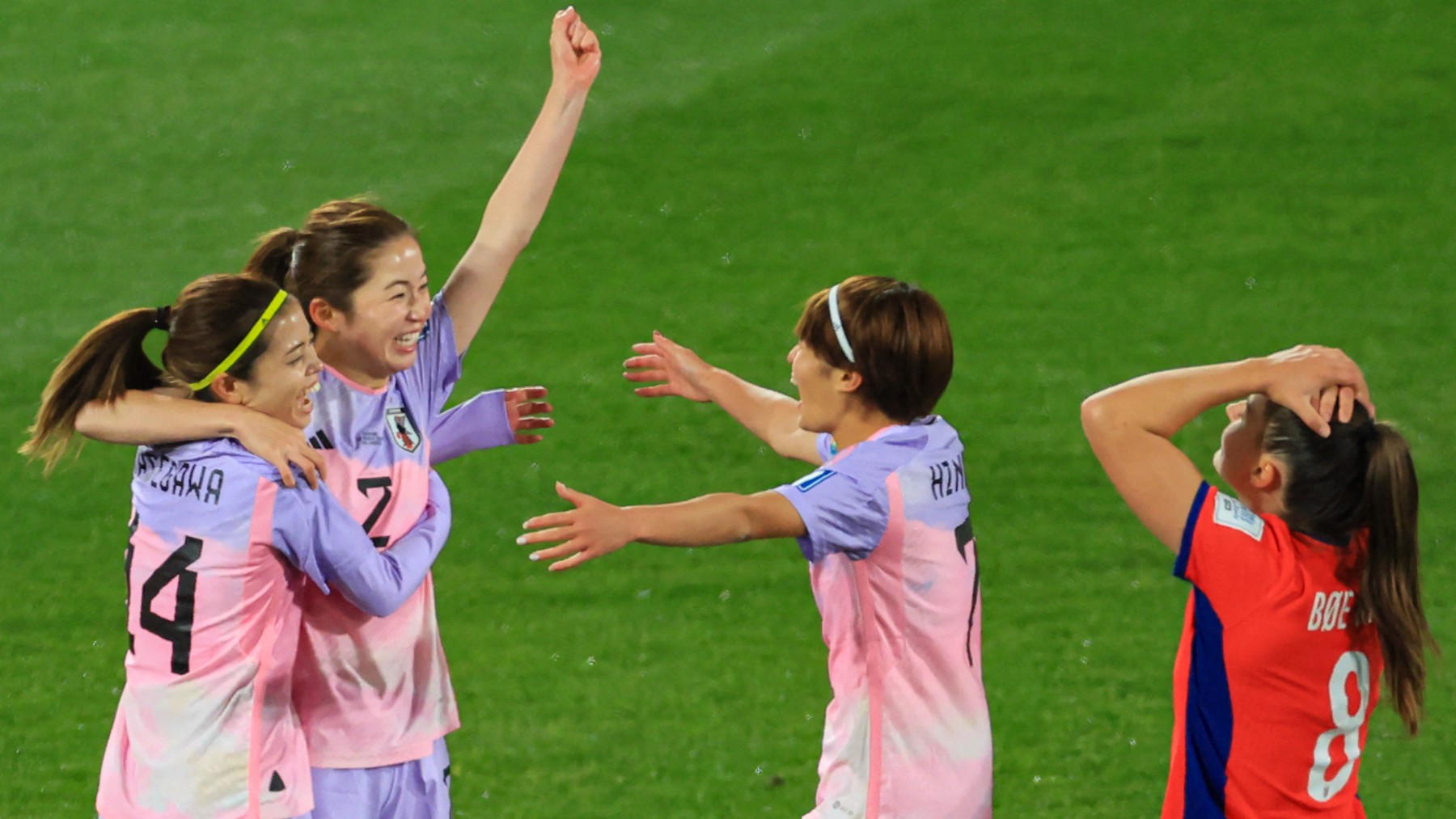 Las jugadoras de Japón celebran un gol ante Noruega. (AFP)