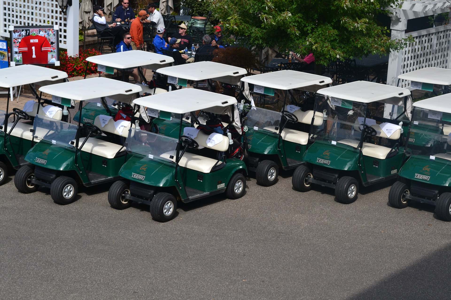 Lo utilizarás este verano: así debes conducir un coche de golf