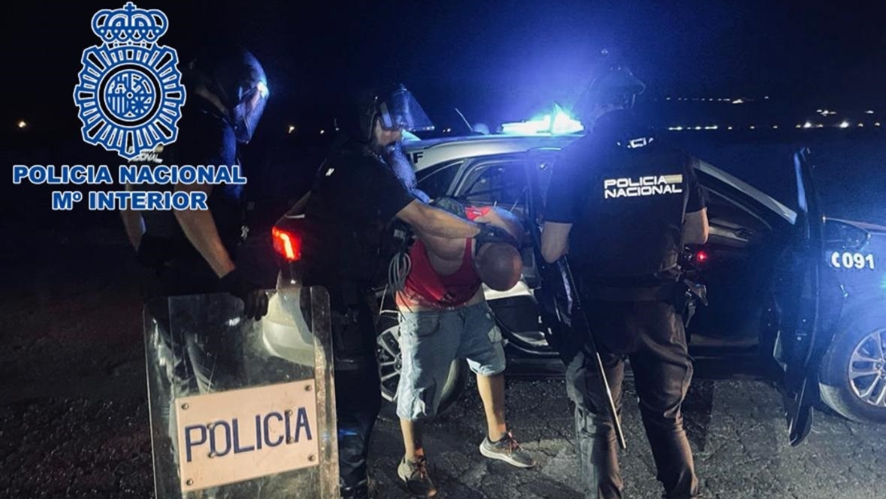 Agentes de la Policía Nacional detienen a un acusado de apuñalamiento (POLICÍA NACIONAL).