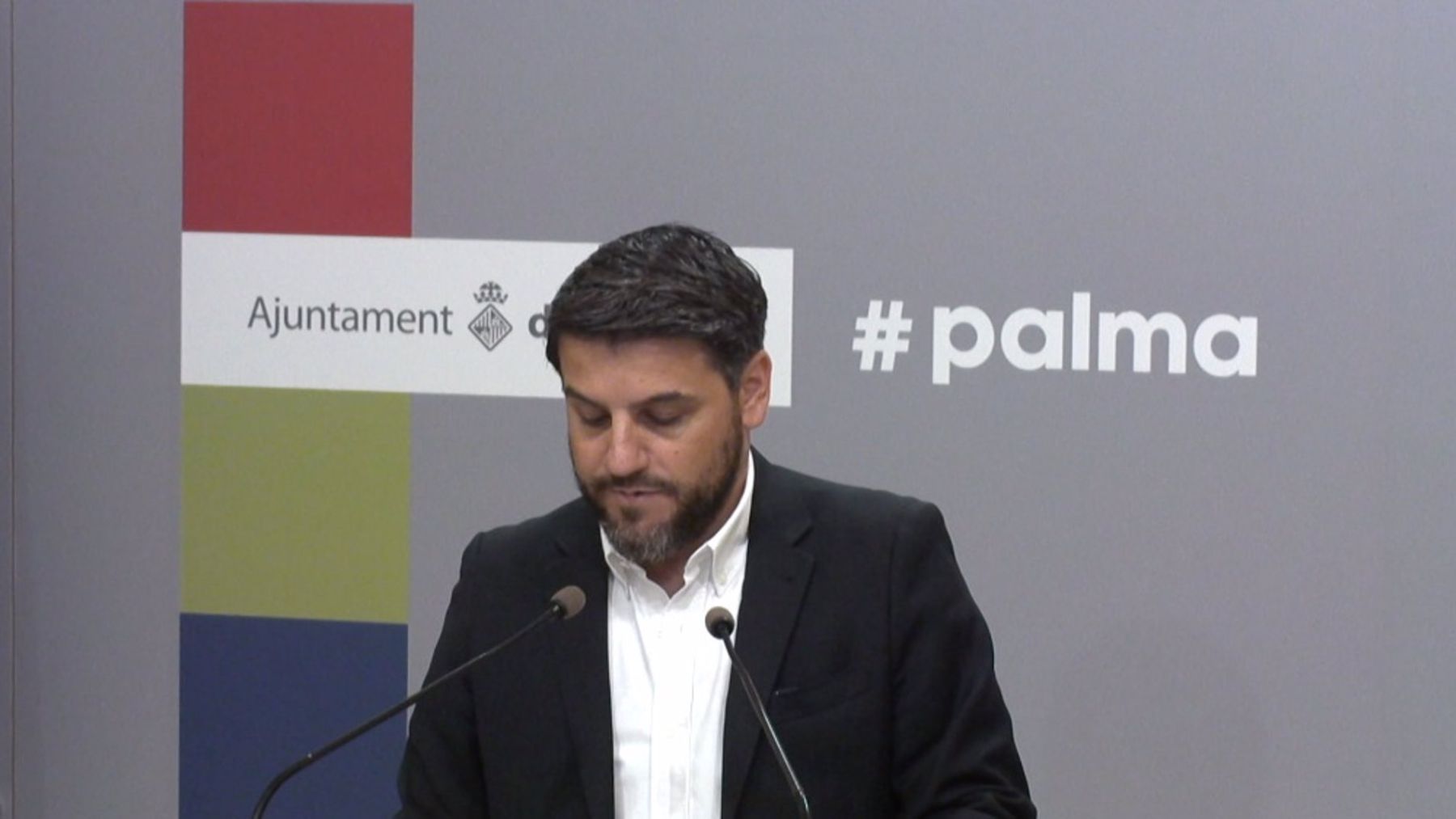 El teniente de alcalde de cultura, Javier Bonet, en una rueda de prensa.