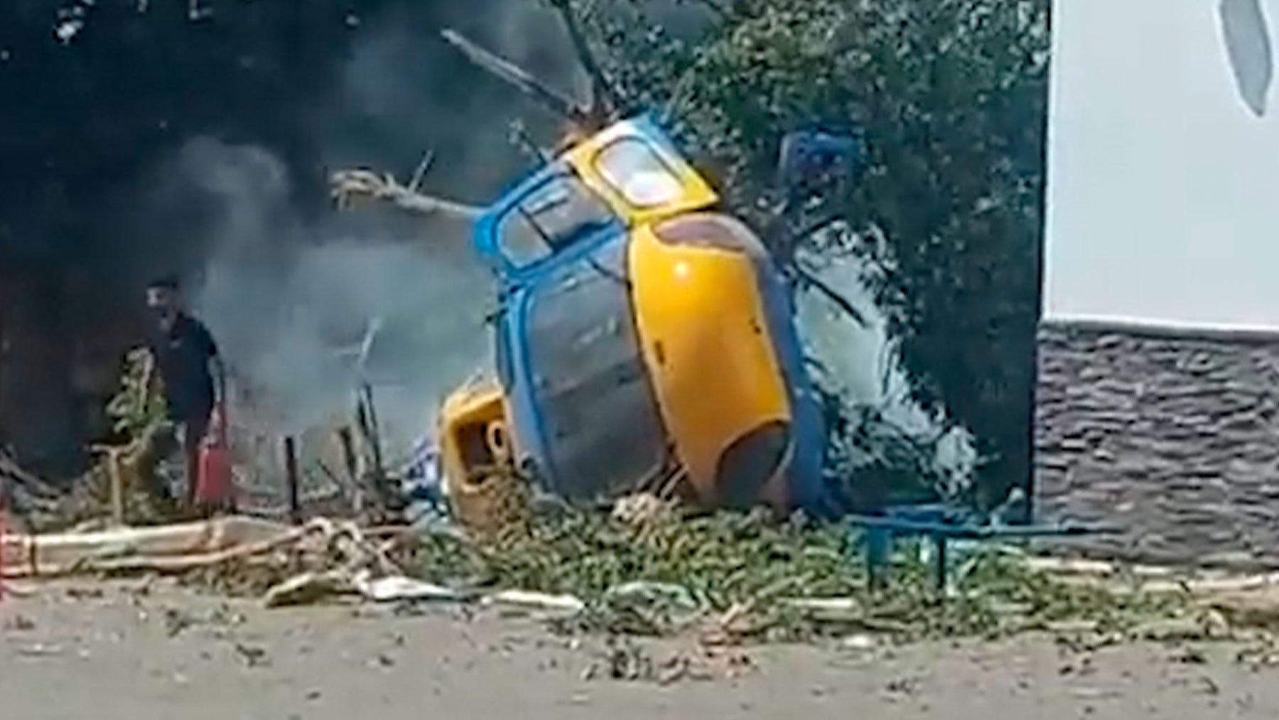 Un helicóptero de la DGT se estrella en La Mojonera (Almería).