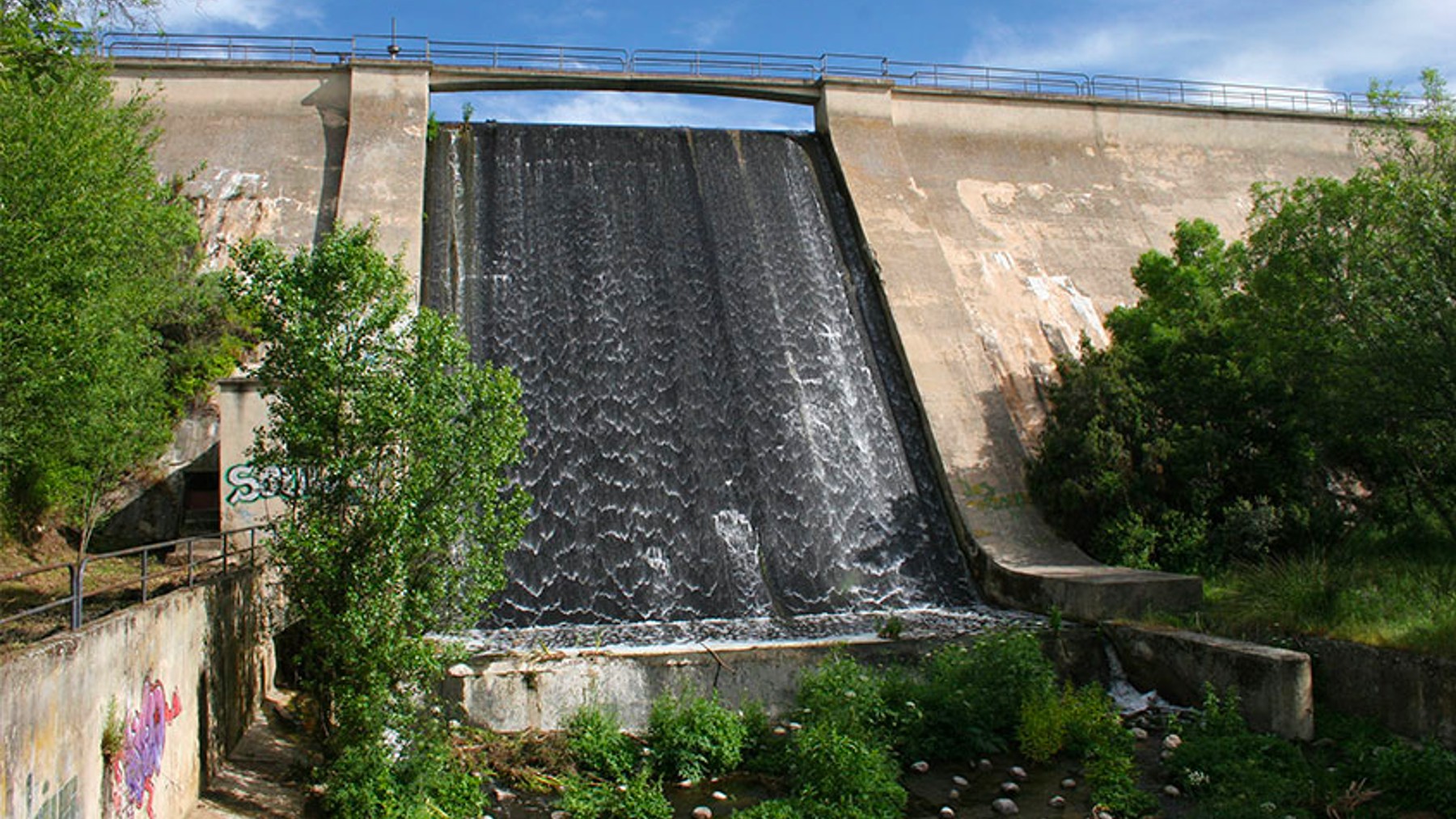 La presa del embalse de Peñascales (Torrelodones).