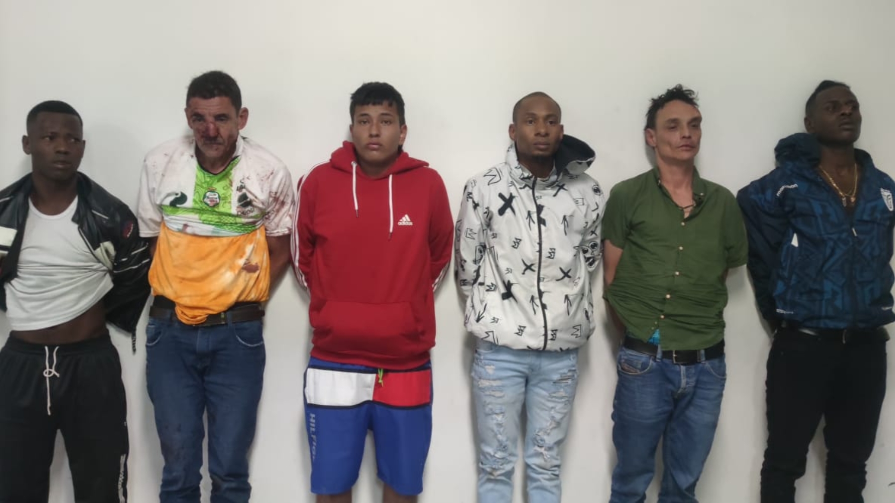 Los seis detenidos, encausados por la Fiscalía de Ecuador (Foto: Efe)..