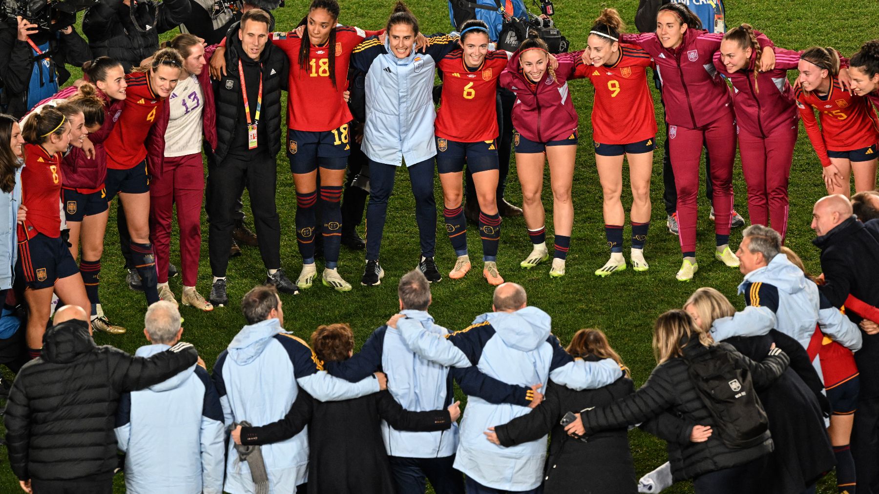 La selección española celebra el pase a la final (AFP)