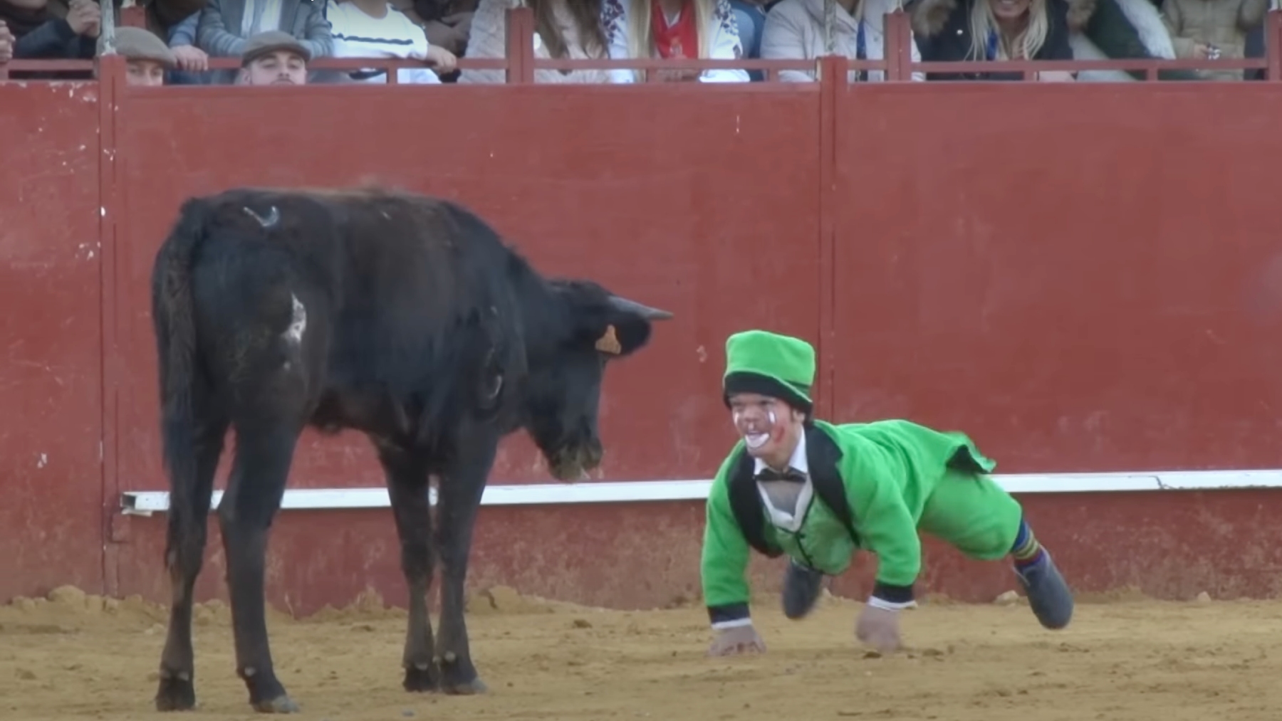 Espectáculo taurino en Puebla del Río (Sevilla) en 2017 con personas con enanismo (TOROS SAM VALENCIA).