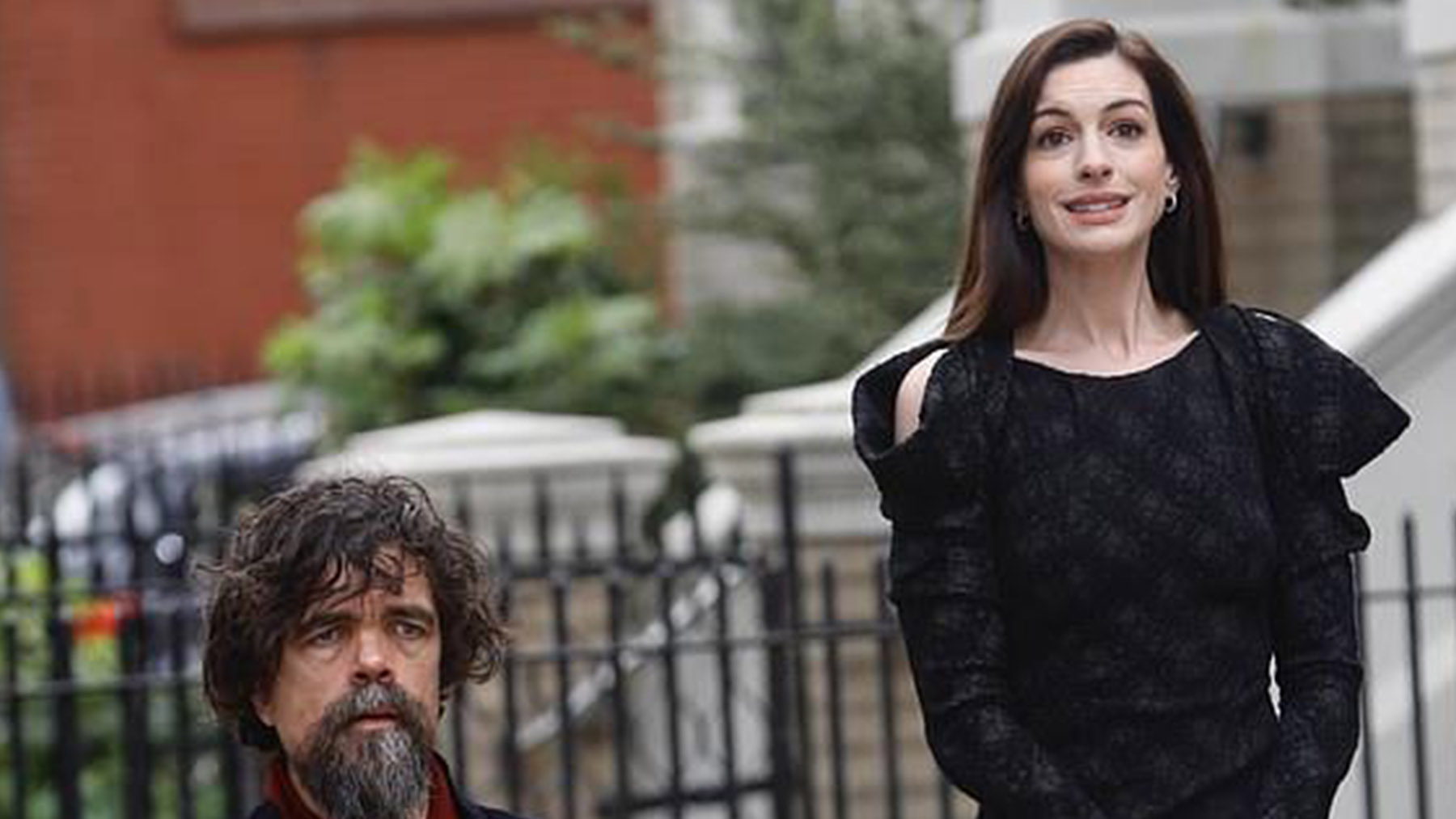 Tráiler de 'She Came to Me': Peter Dinkalge busca inspiración entre