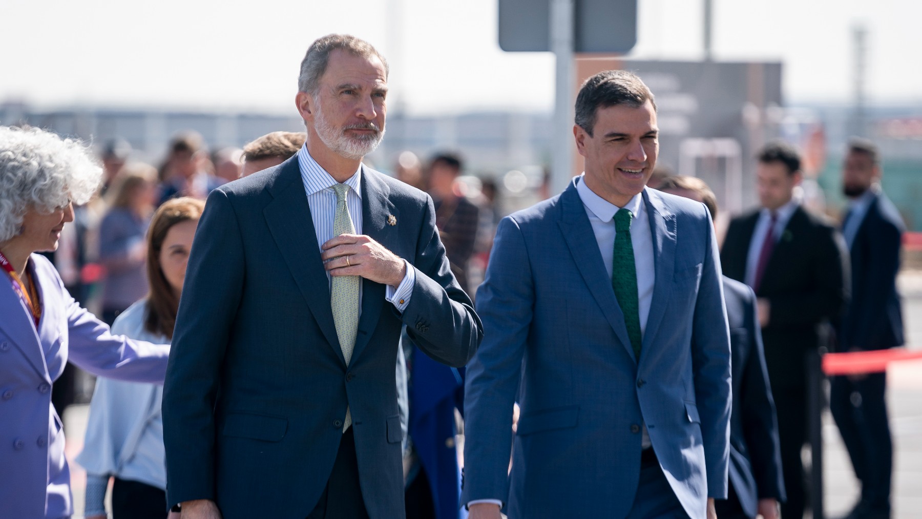 El rey Felipe VI, junto a Pedro Sánchez. (Foto: EP)