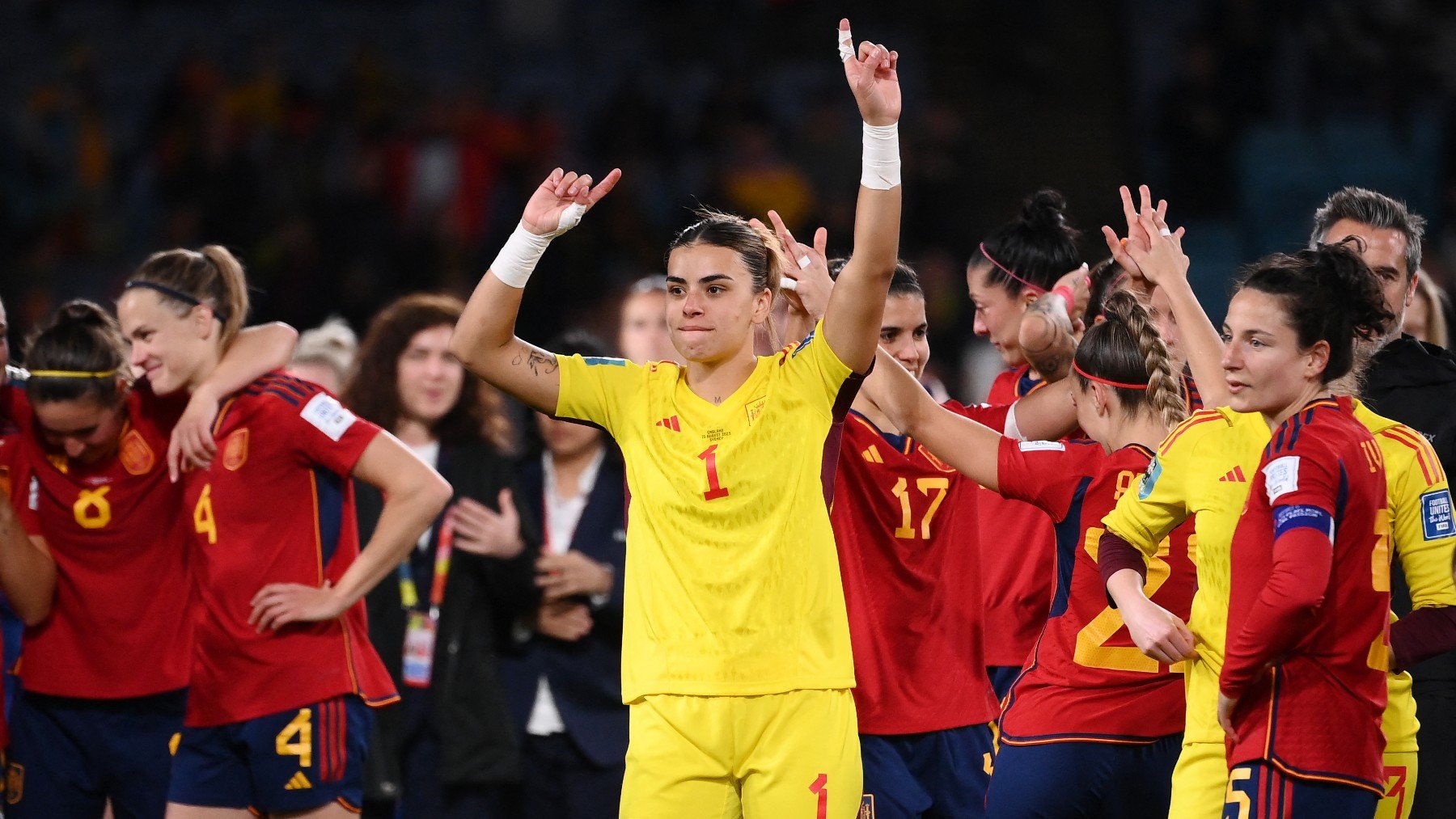 Las jugadoras de España celebrando la victoria. (AFP)