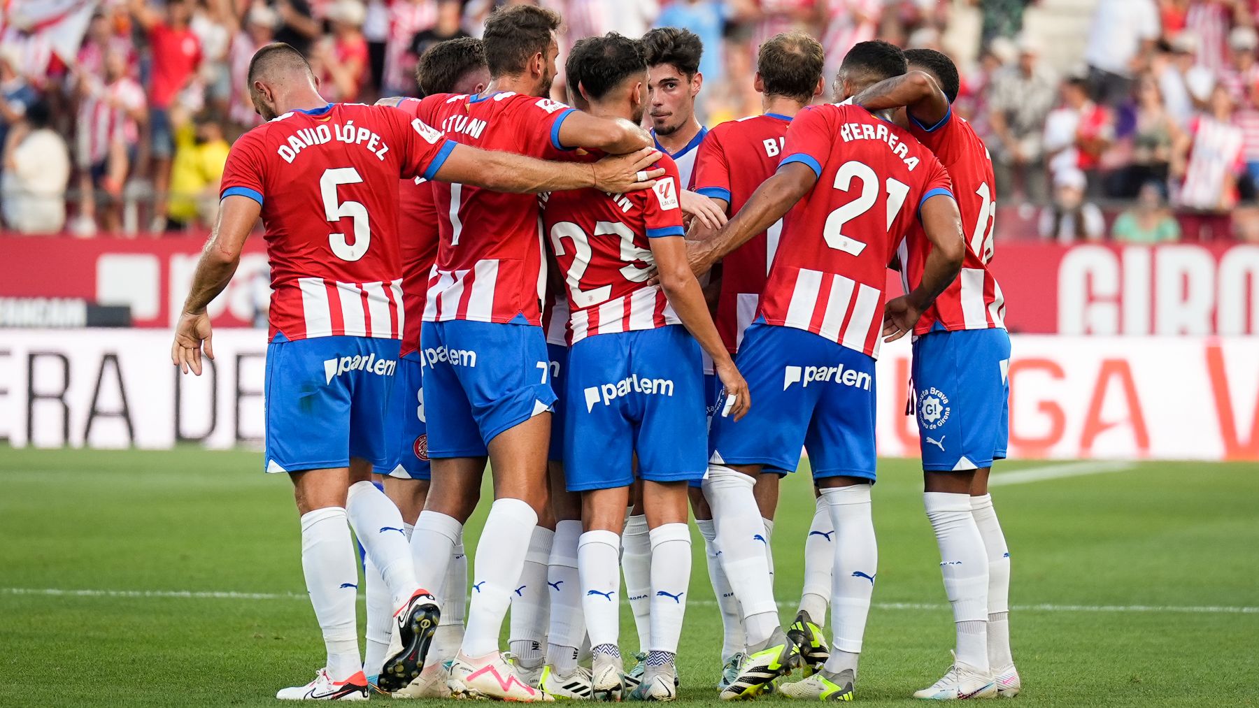 Los jugadores del Girona celebran un gol. (EFE)