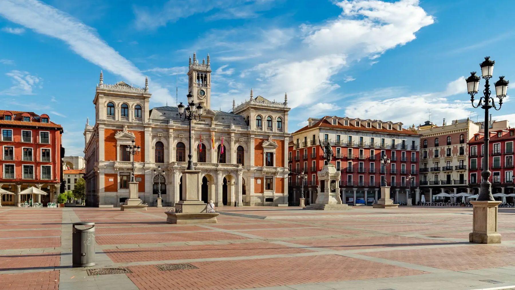 Вальядолид испания. Вальядолид Пласа майор. Plaza mayor, Valladolid. Valladolid City. Пласа майор Кастилия-Леон Испания фото.