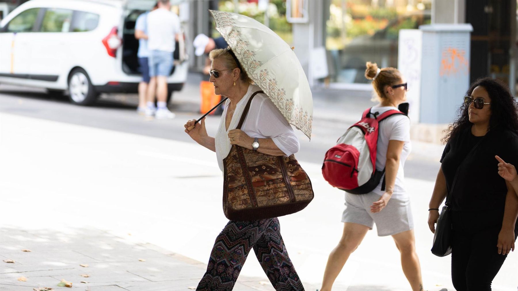 Turistas paseando por las calles de Palma.