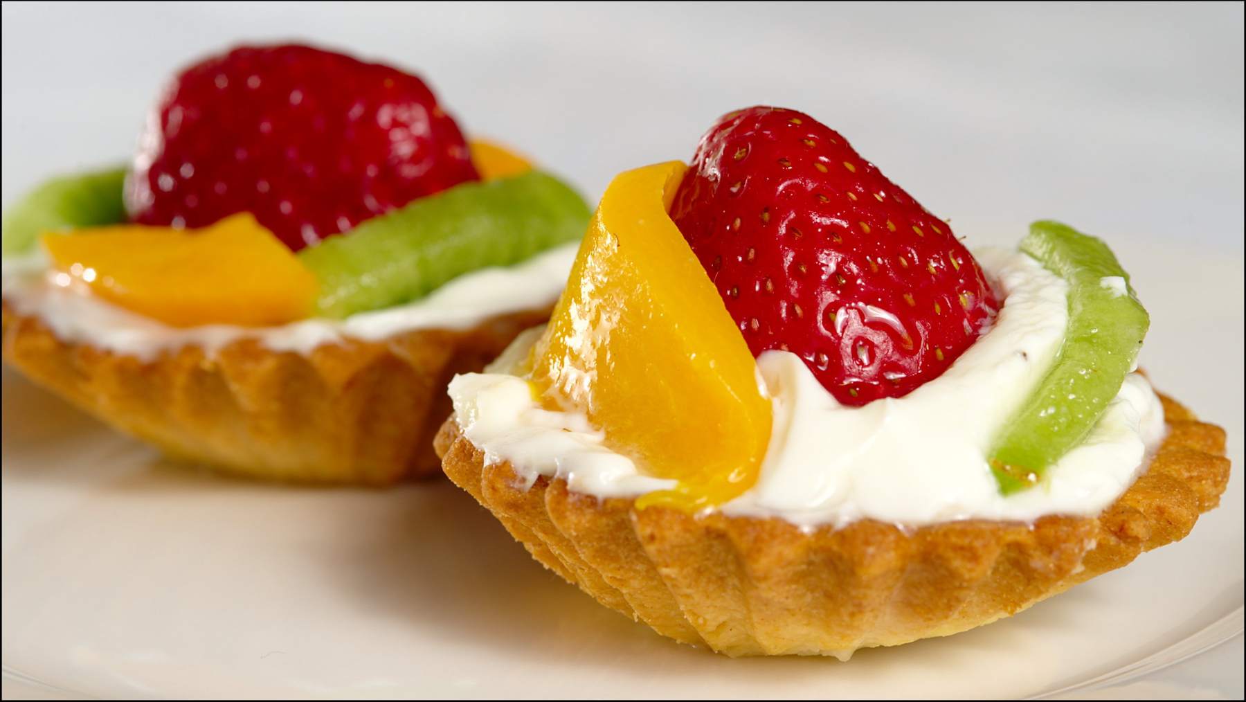 Postre casero con mozzarella y nectarina