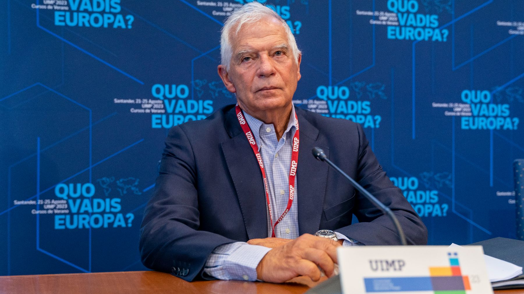 Josep Borrell en un encuentro con medios de comunicación en la UIMP (EFE)