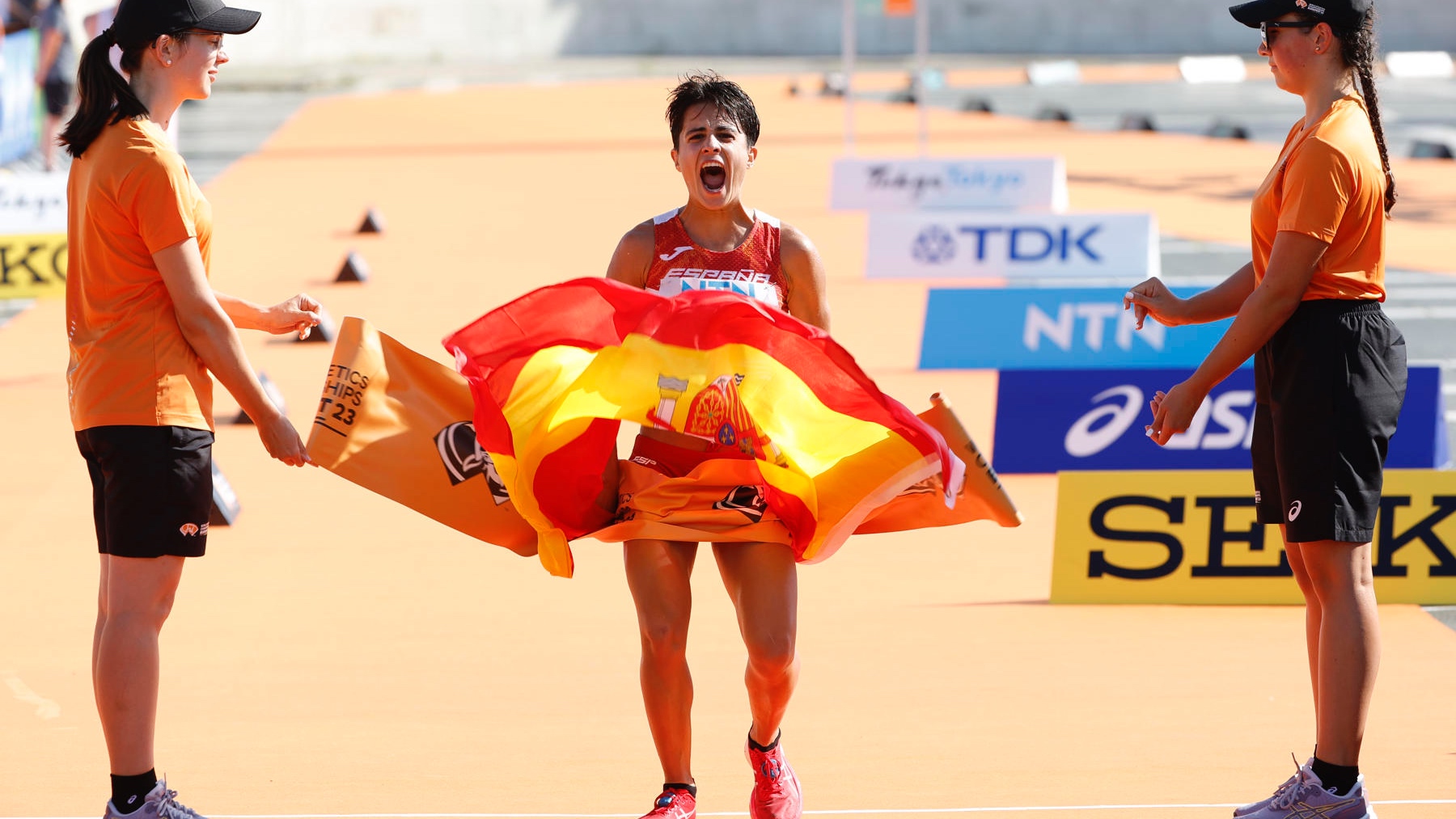María Pérez, en el momento que logra su segundo oro. (Efe)