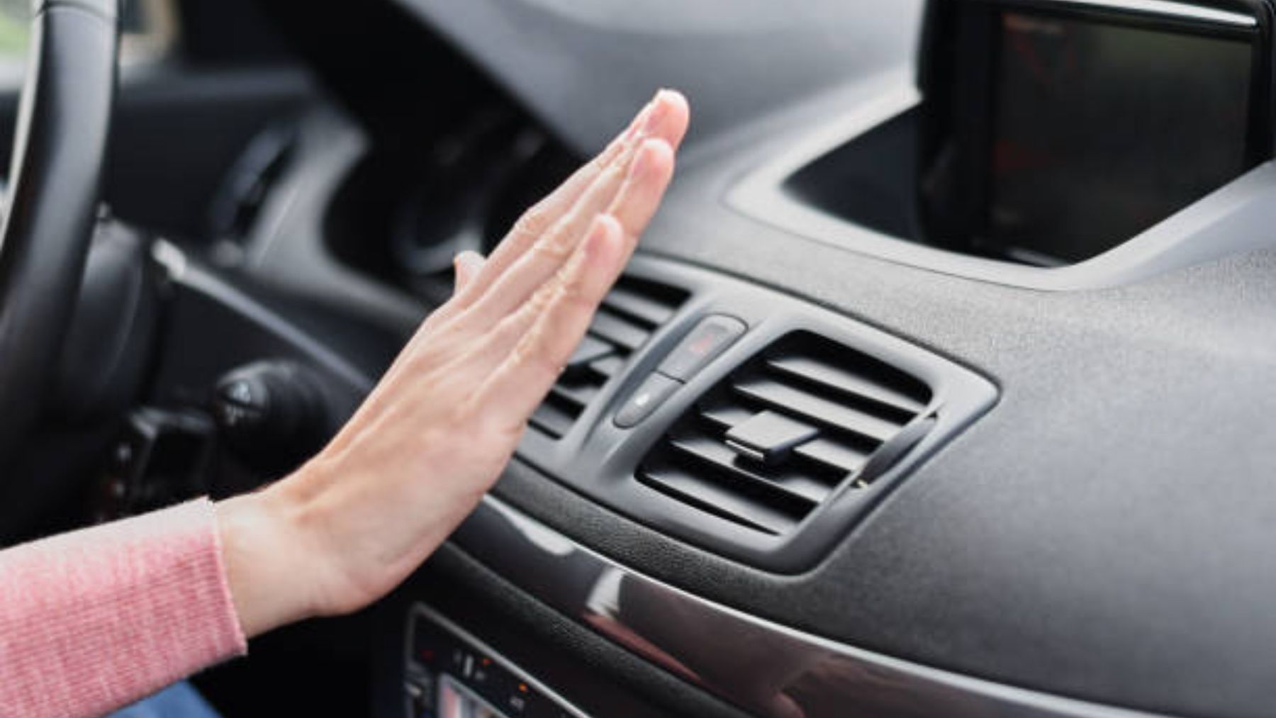 El riesgo que corre tu coche si dejas el aire acondicionado encendido