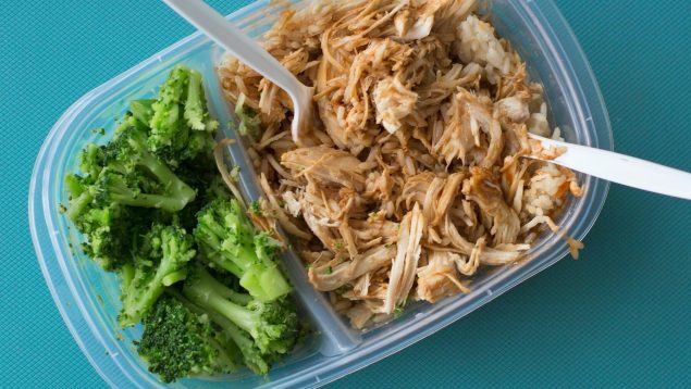 Guarda tus tápers como un profesional: el método que está cambiando las reglas del almacenamiento de comida en la nevera