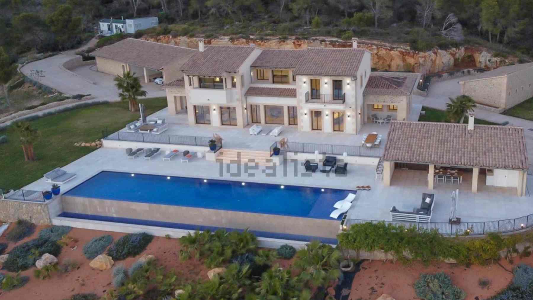 Esta casa en el Puerto de Andratx, con un precio de 24,9 millones, está entre las diez más cars de España. IDEALISTA