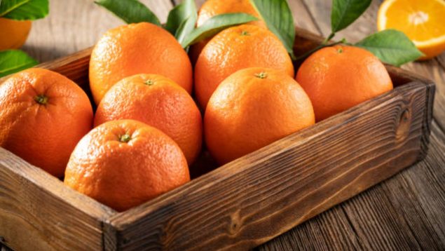Lo estás haciendo mal: la parte de la naranja que tiras a la basura es la que más beneficios tiene