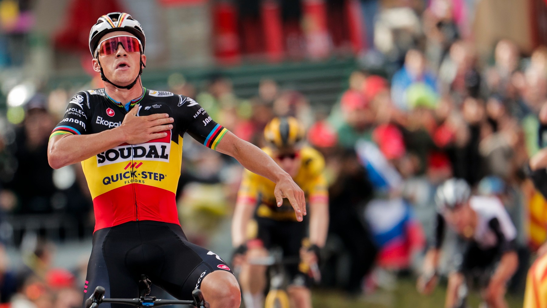 Remco Evenepoel celebra la etapa de la Vuelta. (EFE)