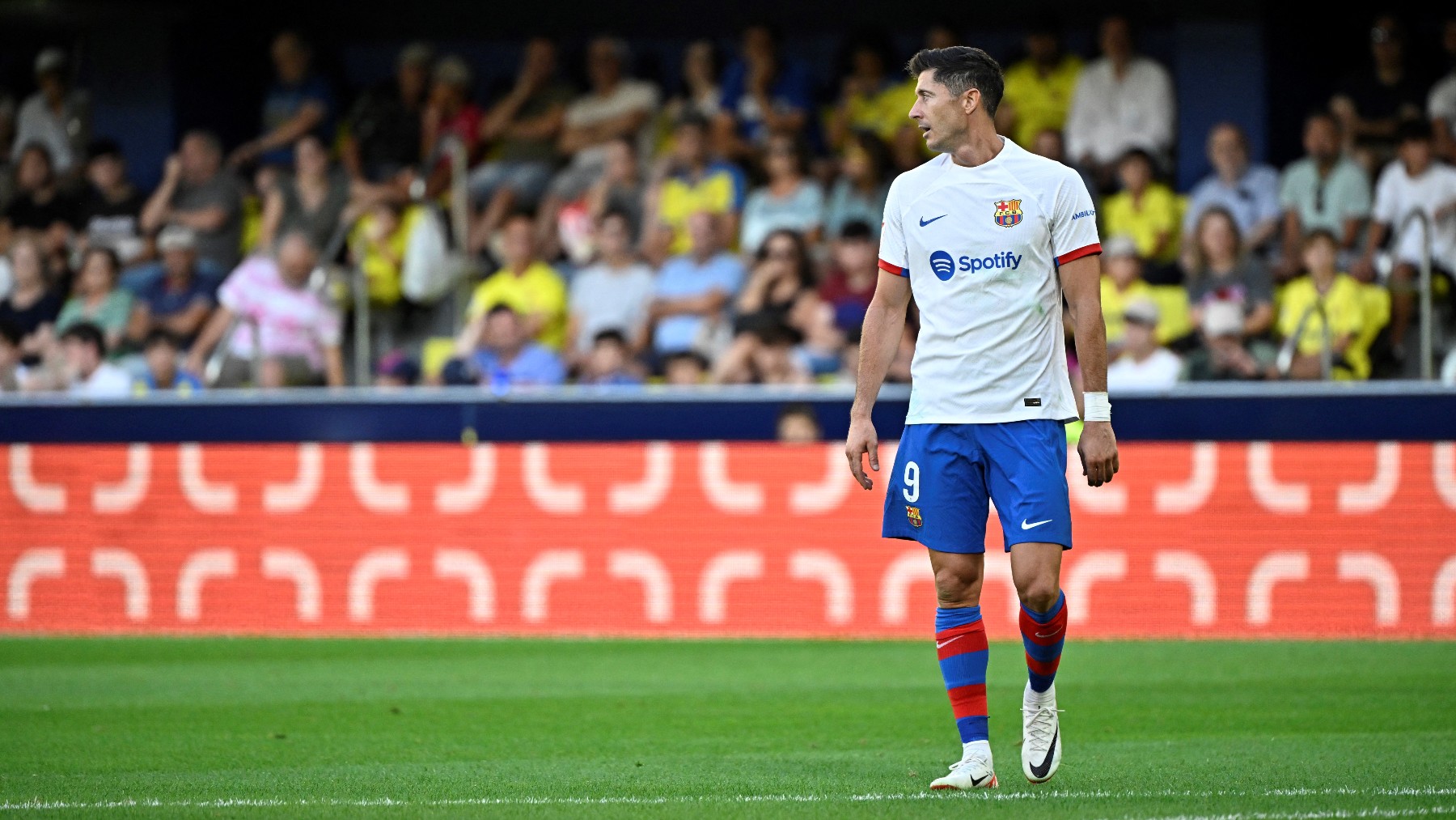 Lewandowski ante el Villarreal. (AFP)