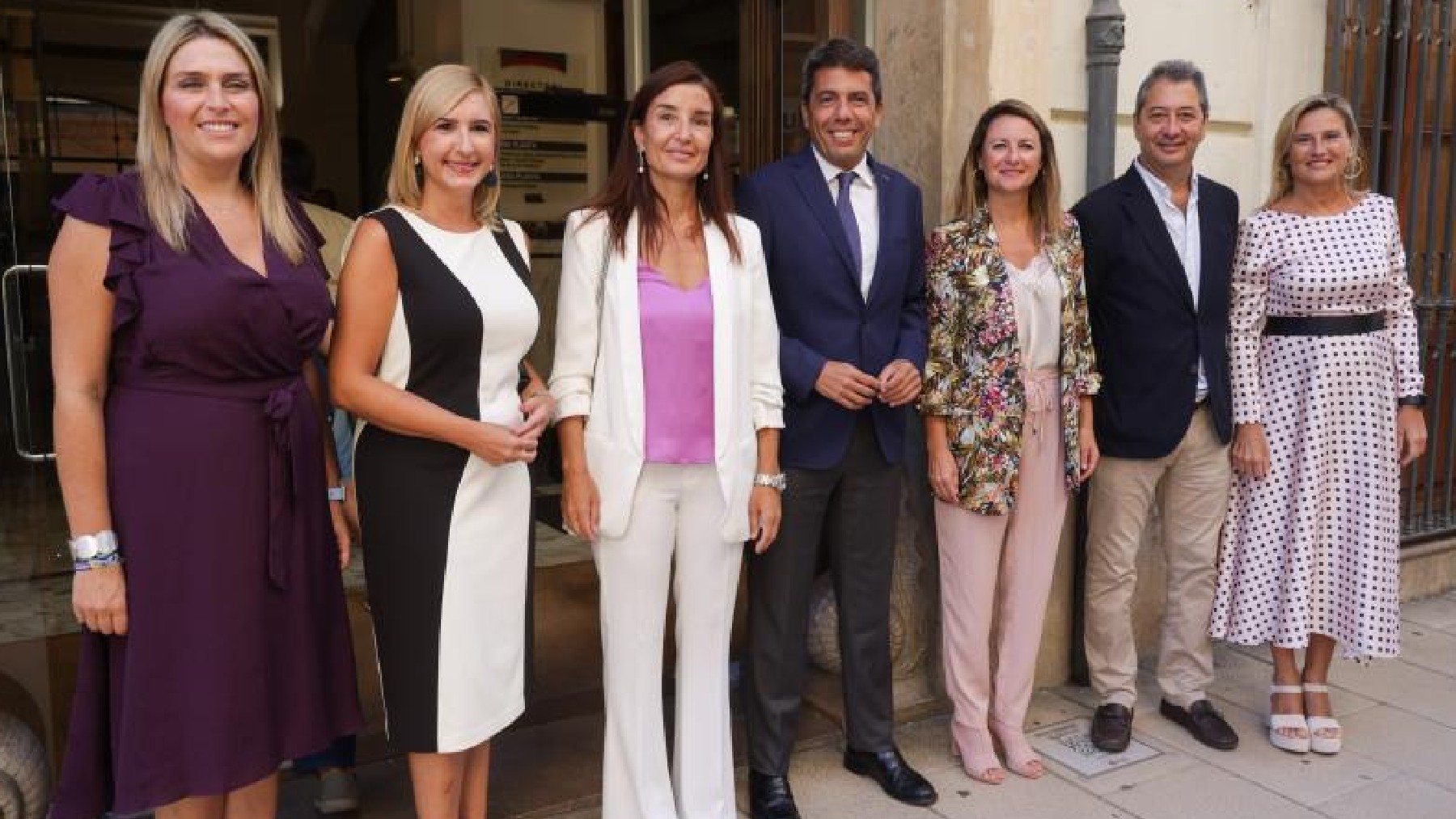Mazón con el vicepresidente Vicente Barrera y las consejeras Ruth Merino y Salomé Pradas, entre otros.
