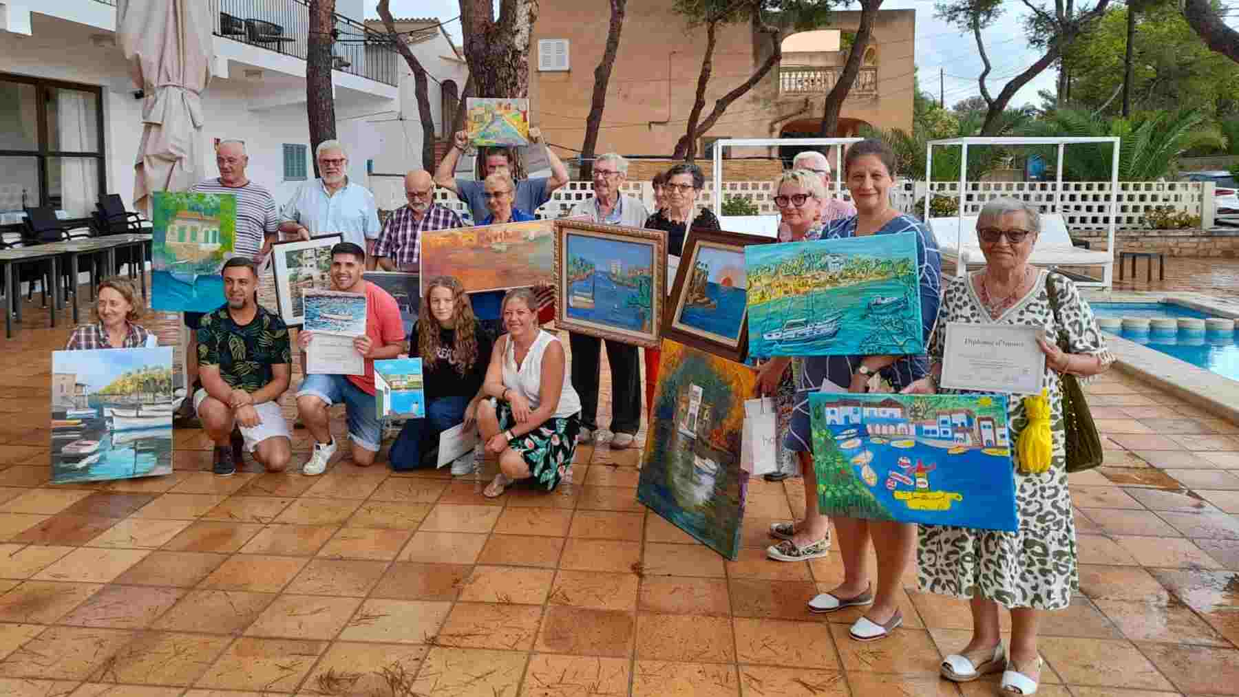 Este año, a pesar del mal tiempo, han participado 30 pintores en Cala Figuera.