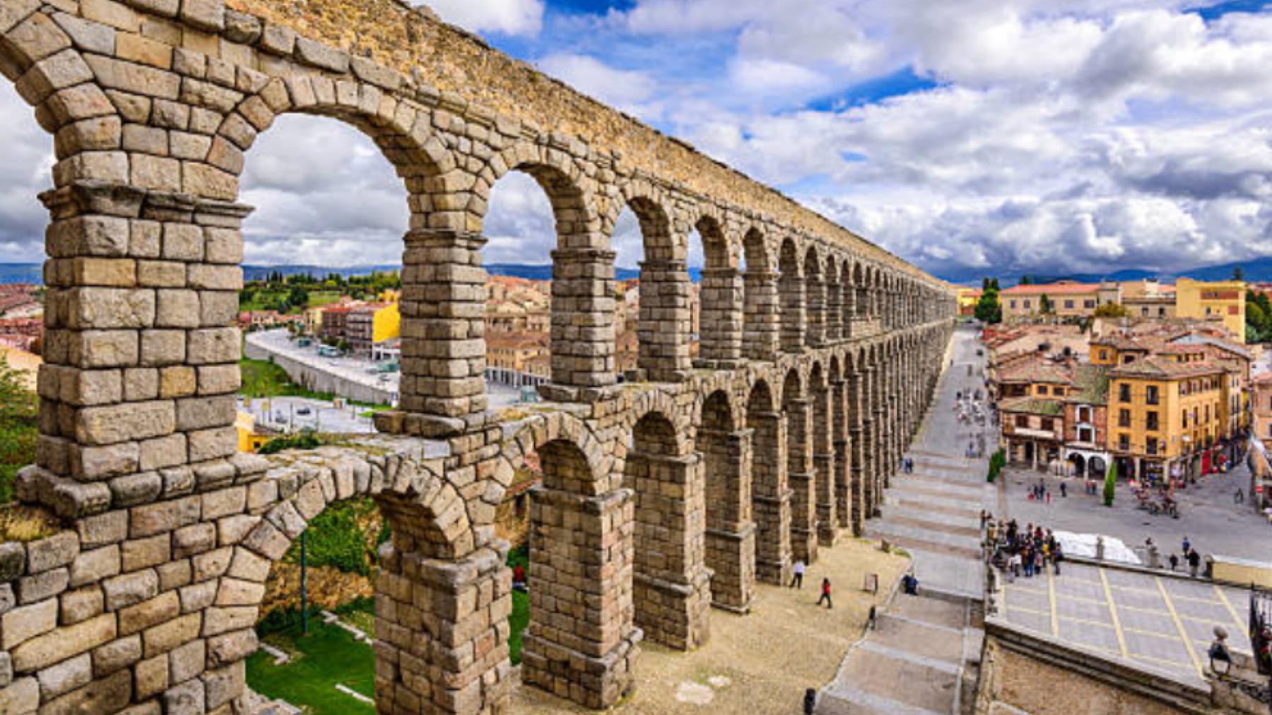Entre piedras y misterios: la insólita historia que atribuye el Acueducto de Segovia al mismísimo diablo