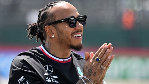 Hamilton renueva con Mercedes hasta 2025