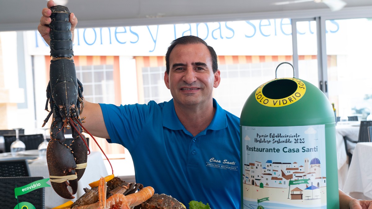El restaurante Casa Santi de Roquetas de Mar (Almería), ha sido uno de los establecimientos galardonados por Ecovidrio dentro del Movimiento Banderas Verdes