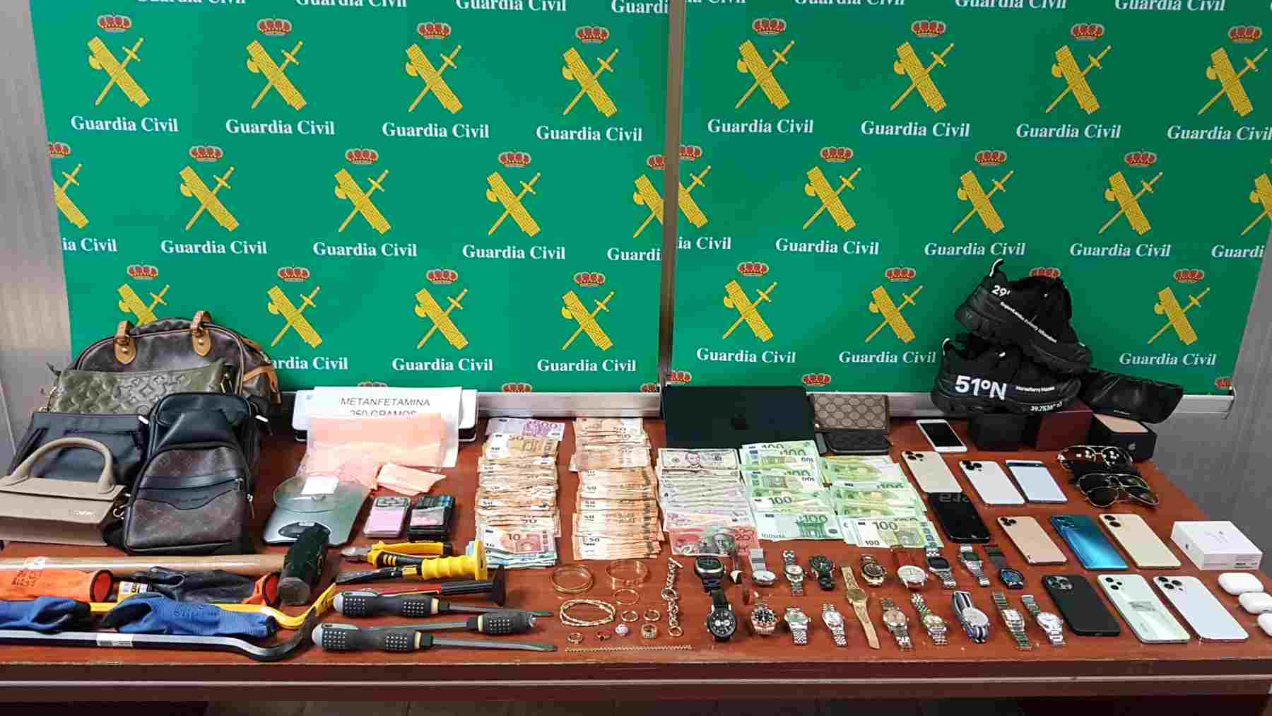 Desarticulan una banda especializada en robos con fuerza en casas que actuaba en Mallorca. GUARDIA CIVIL
