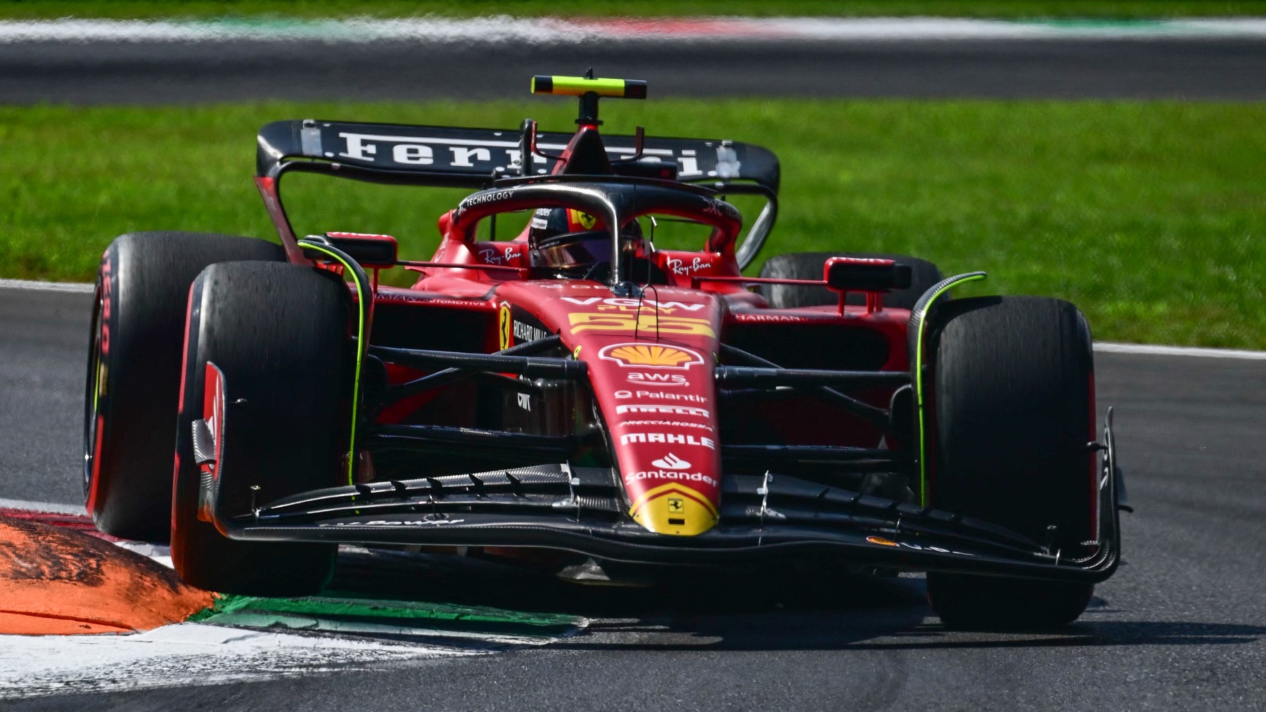 Carlos Sainz rodando en Monza. (AFP)