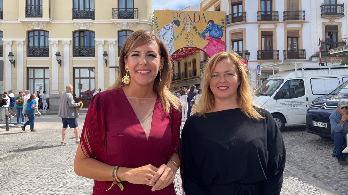 La diputada nacional de Vox por Málaga, Patricia Rueda, junto a la vicecoordinadora de Vox en Ronda, Celia Aragonés.